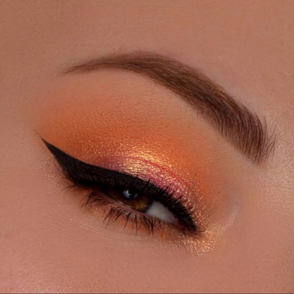 ❣️SOLD❣️🎉HOST PICK🎉✨🆕💖KAB COSMETIC DAY + NIGHT EYESHADOW PALETTE💖 - Picture 12 of 14